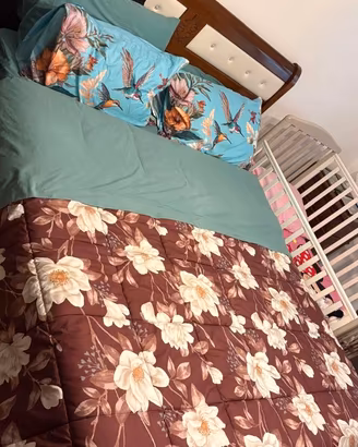 Camera matrimoniale in legno ciliegio