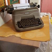 Macchina da scrivere vintage Triumph