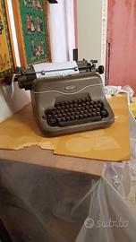 Macchina da scrivere vintage Triumph