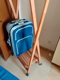 appendiabiti di legno