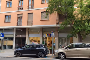 tre vetrine in viale italia 