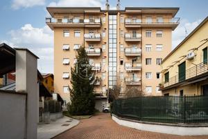 Tre locali ristrutturato in centro paese con canti