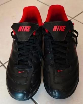 Scarpe della NIKE da calcetto (come nuove)