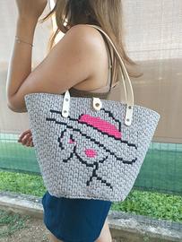 Borsa a secchiello fatta a mano con disegni