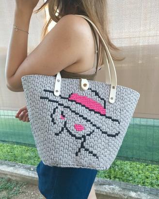 Borsa a secchiello fatta a mano con disegni