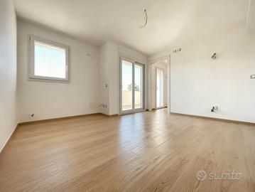 Classe A - 26 mq di balcone abitabile - mare 350m