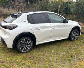Peugeot e-208 GT