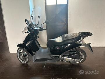 Aprilia Scarabeo 300 - da far controllare