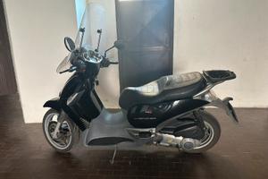 Aprilia Scarabeo 300 - da far controllare