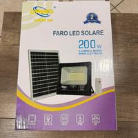 Faro a led solare 200 W