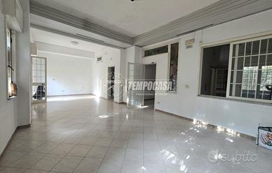 APPARTAMENTO PIANO TERRA CON BOX AUTO E SPAZIO EST