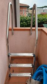 Scala in acciaio per piscina