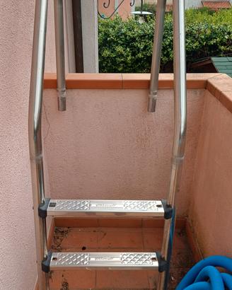 Scala in acciaio per piscina