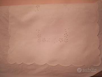 Copertina per culletta puro lino bianco ricamata a