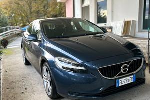 Volvo v40 D2