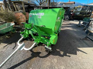 Spazzolatrice a traino