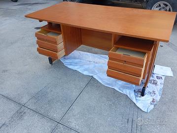 Scrivania vintage anni ‘60