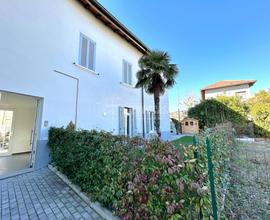 MODERNO TRILOCALE SU DUE LIVELLI CON GIARDINO E PO