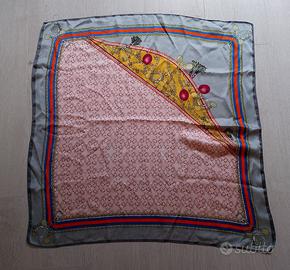 Foulard a fantasia grigio, rosa e giallo