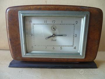 Vecchia sveglia orologio da tavolo in legno DICHI