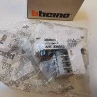 Bticino 336982 presa 8 vie molex living light