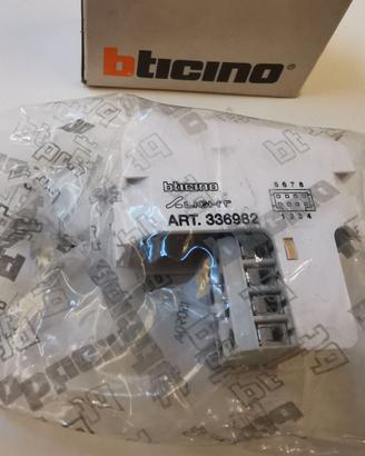 Bticino 336982 presa 8 vie molex living light