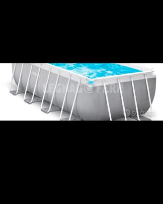 piscina esterna  con scaletta