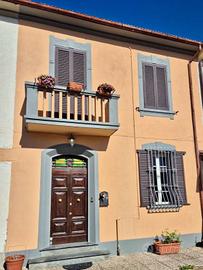 Casa indipendente di 145 m² con più di 5 locali a 