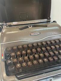 Macchina da scrivere vintage Triumph