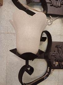 Applique Vintage in Ferro Battuto e Vetro Satinato