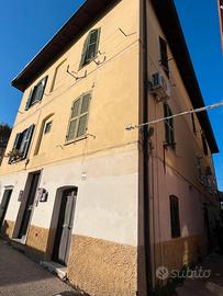 Appartamento centrale semi arredato