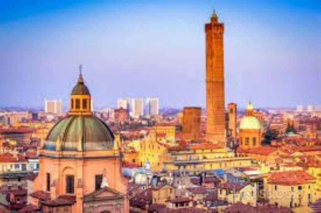 Immobile di 300 m² con più di 5 locali a Bologna