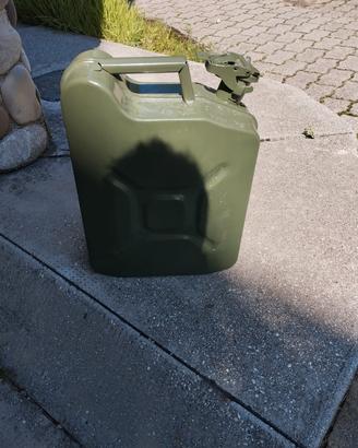 tanica benzina in ferro 10 litri verdi