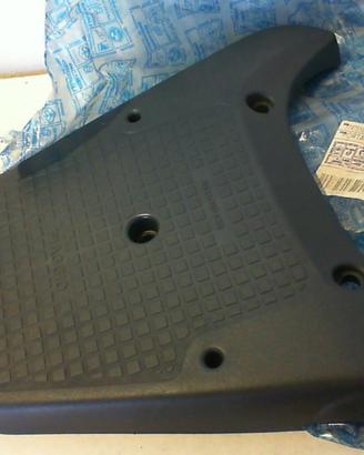 PORTATAPACCHI POSTERIORE FREE PIAGGIO 574751000D