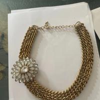 Collana con decorazione fiore