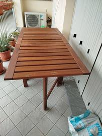 Tavolo in legno richiudibile