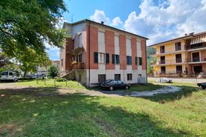 Casa di 3 piani (con opzione lotto edificabile)