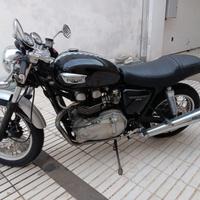 Triumph Thruxton 900