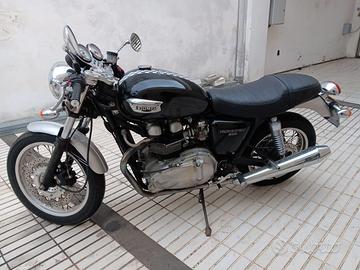 Triumph Thruxton 900