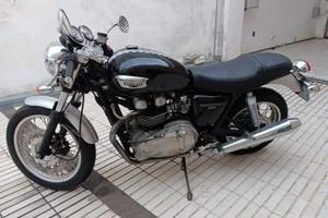 Triumph Thruxton 900