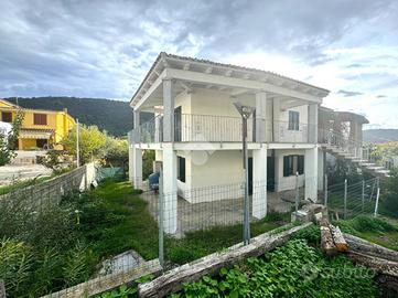 Appartamento trivano al piano terra con giardino