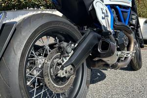 Moto Ducati scrambler 800 Cafe’ racer