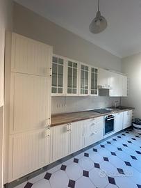 Cucina accessoriata + isola