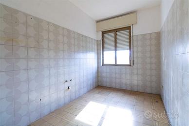 Spaziosi trilocali da ristrutturare