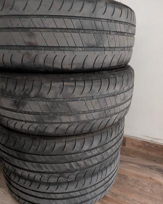 Gomme estive Bridgestone  205/50 R19 