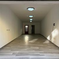 Locale storico ristrutturato con doppia vetrina