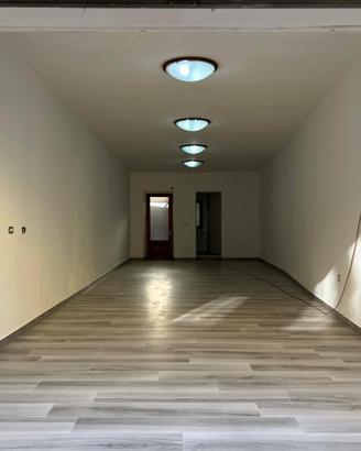 Locale storico ristrutturato con doppia vetrina