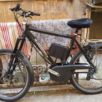 bicicletta Microbike elettrica uomo 28