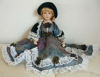 Bambola con viso, mani e piedi in fine porcellana