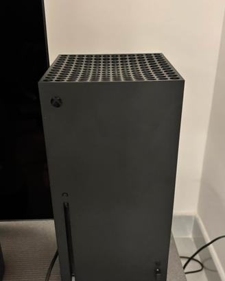 Xbox Series X + 2 Controllers originali + 5 Giochi